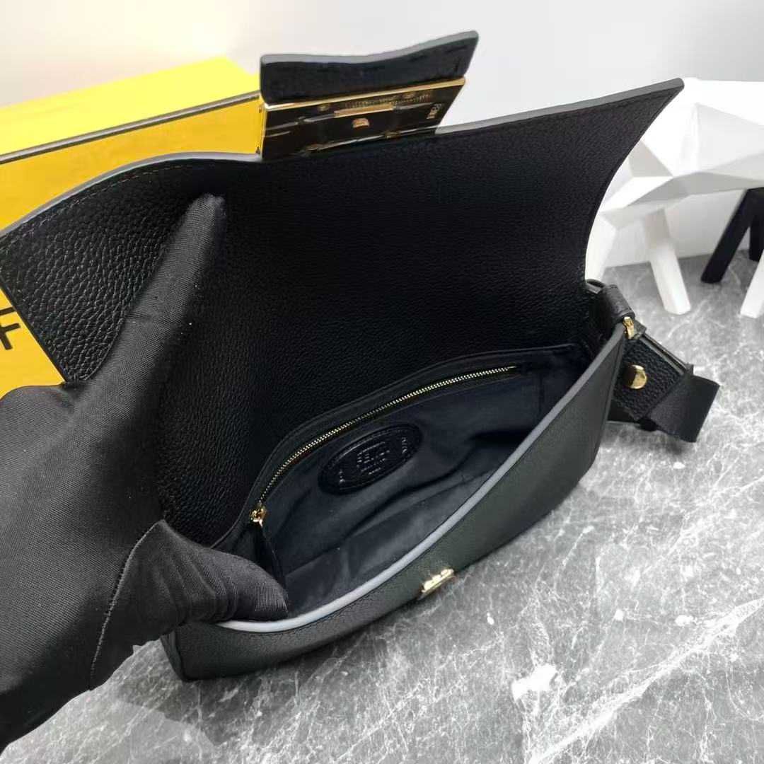 FENDI Baguette Bolsa de Ombro Preta Nova