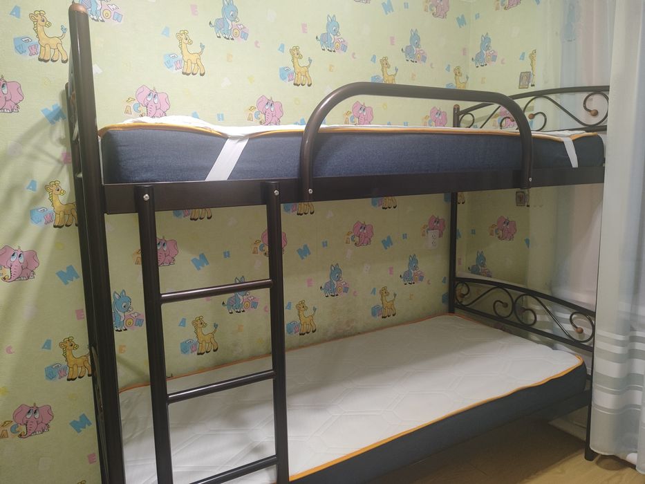 Продам двоярусне ліжко