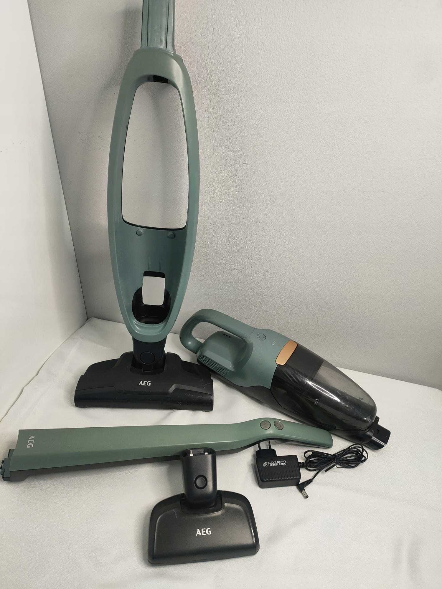 Odkurzacz pionowy AEG QX7-1-I360