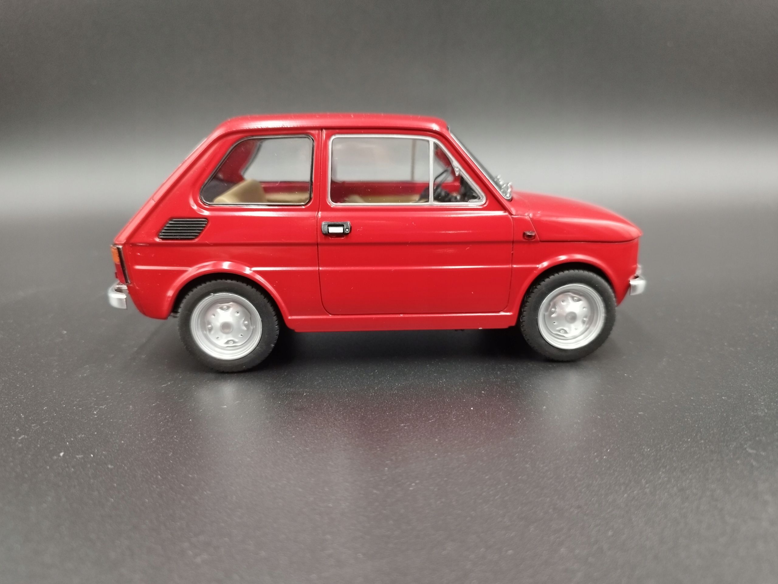 1:18 MCG Fiat 126 maluch model nowy