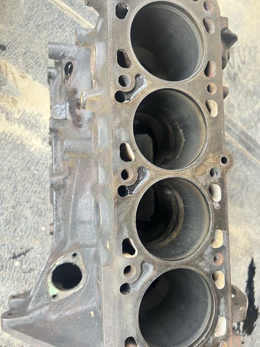 Поршні Колінвали блоки. Опель  Вектра а  Астра ф Кадет1.6 1.3 1.8 2.0