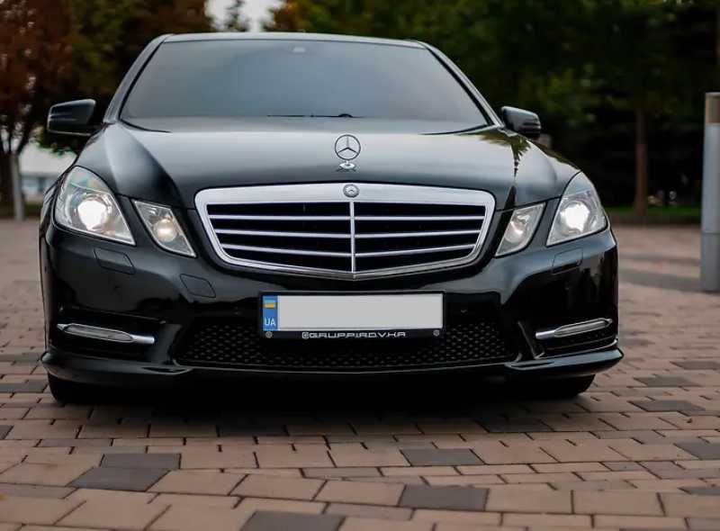 Mercedes Benz E-class E200 AMG Avantgarde 2010 год, W212