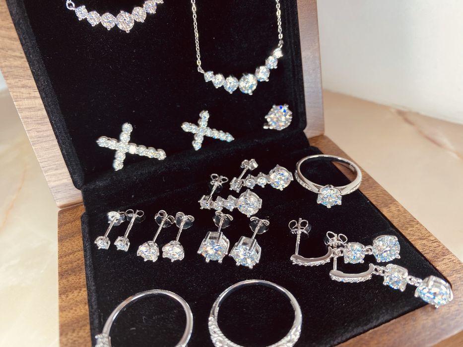 Муасаніт конкурент діамантів білі муасаніти 0.3-2 ct муассанит