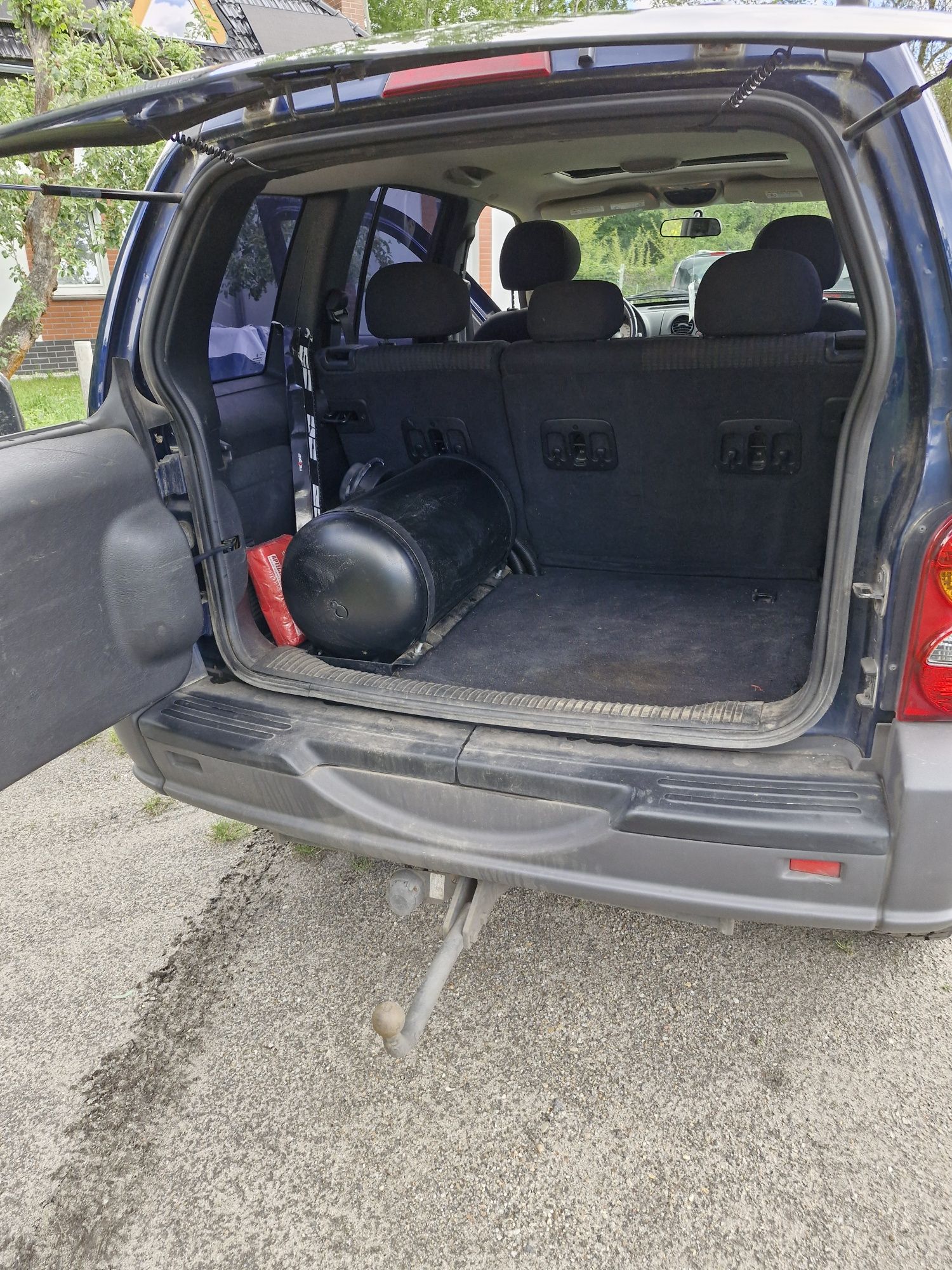 Jeep Cherokee Liberty KJ2.4 benz + gaz