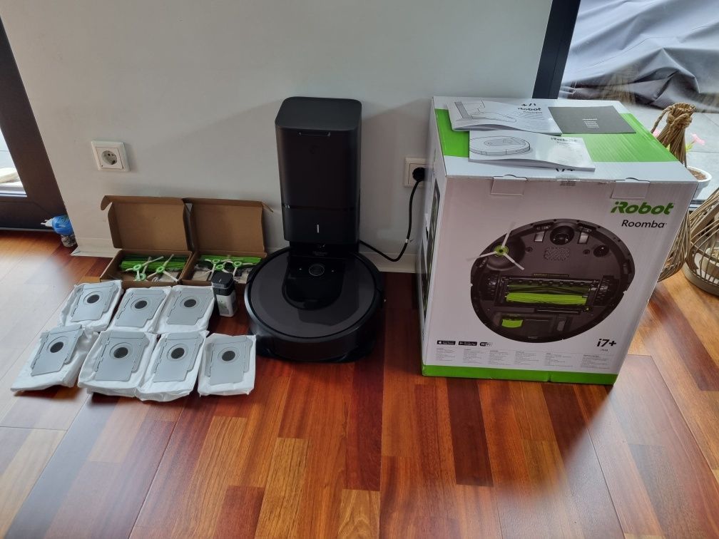 IRobot Roomba I7+ z stacją Clean Base +akcesoria
