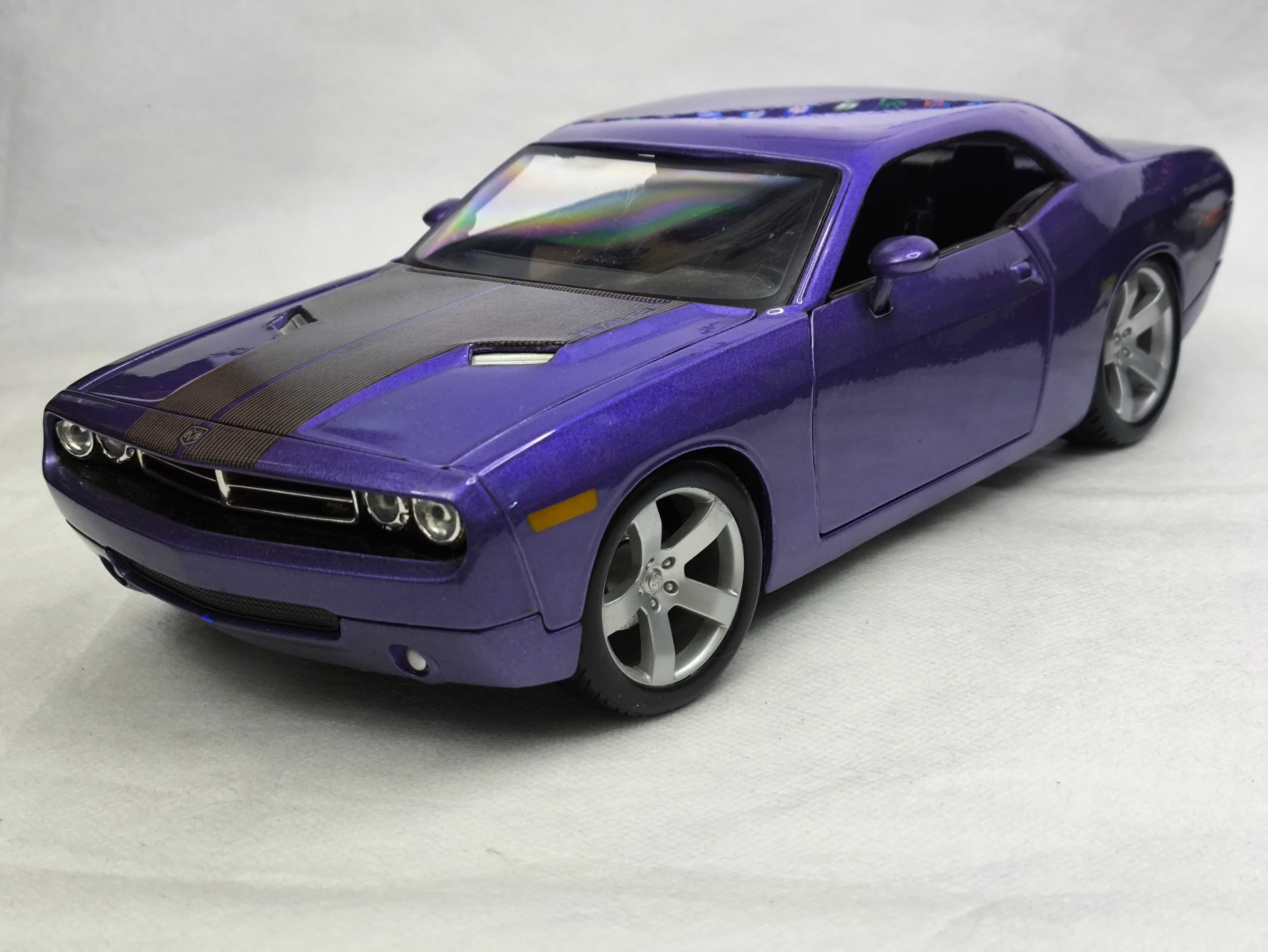 Модель Dodge Challenger Concept 2006 1.18 Maisto Violet