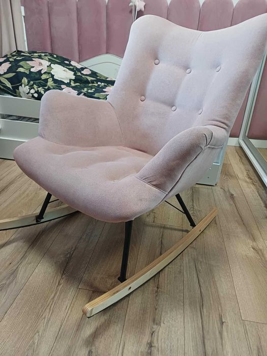 Elegancki fotel bujany duży pudrowy róż