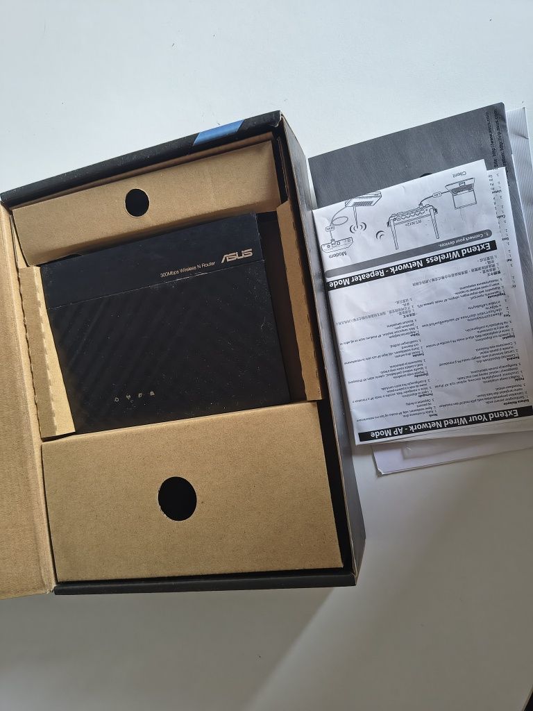 Router wifi czarny
