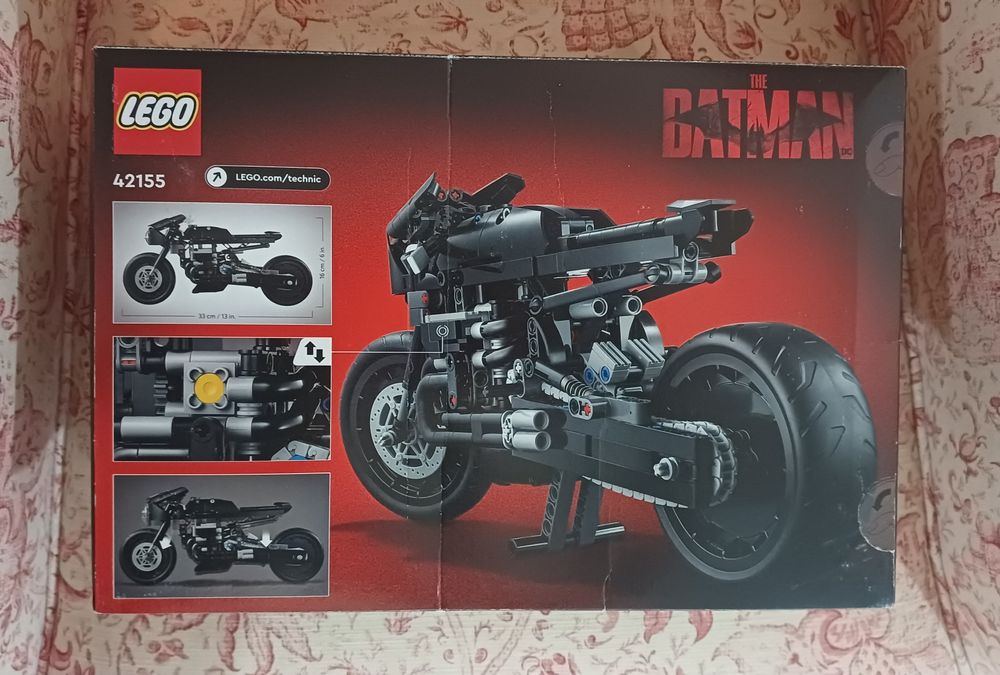 42155 - THE BATMAN – BATCYCLE™

Novo.
A caixa apresenta danos (amassa