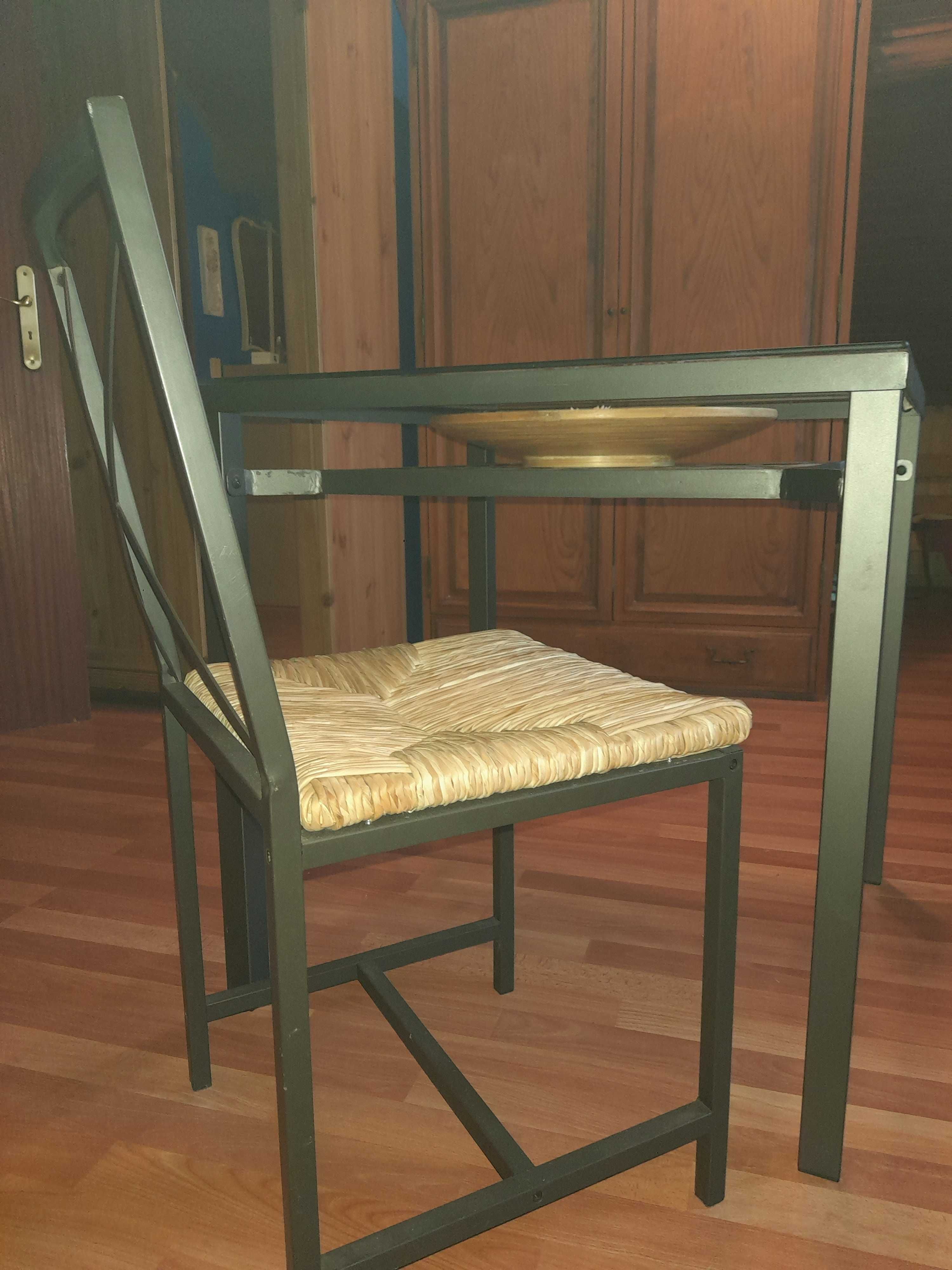 Mesa com 2 cadeiras em ferro forjado