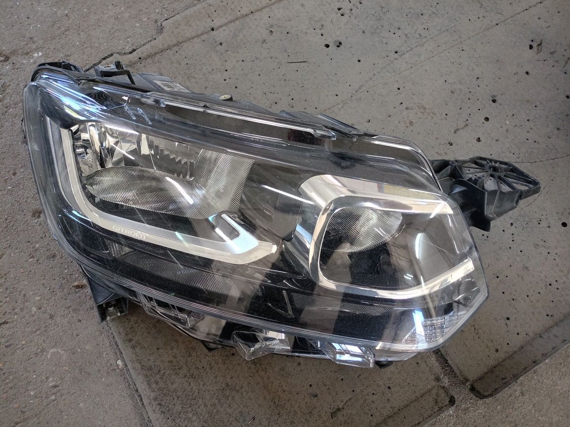 Citroen Berlingo IV lampy przód