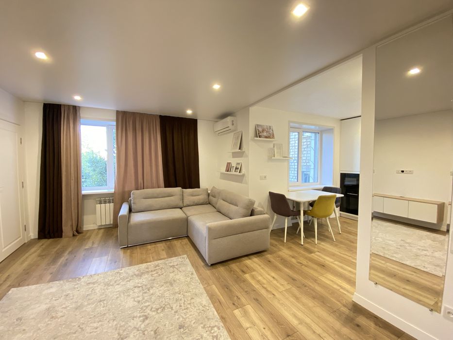 Продам 4к квартиру в Центрі