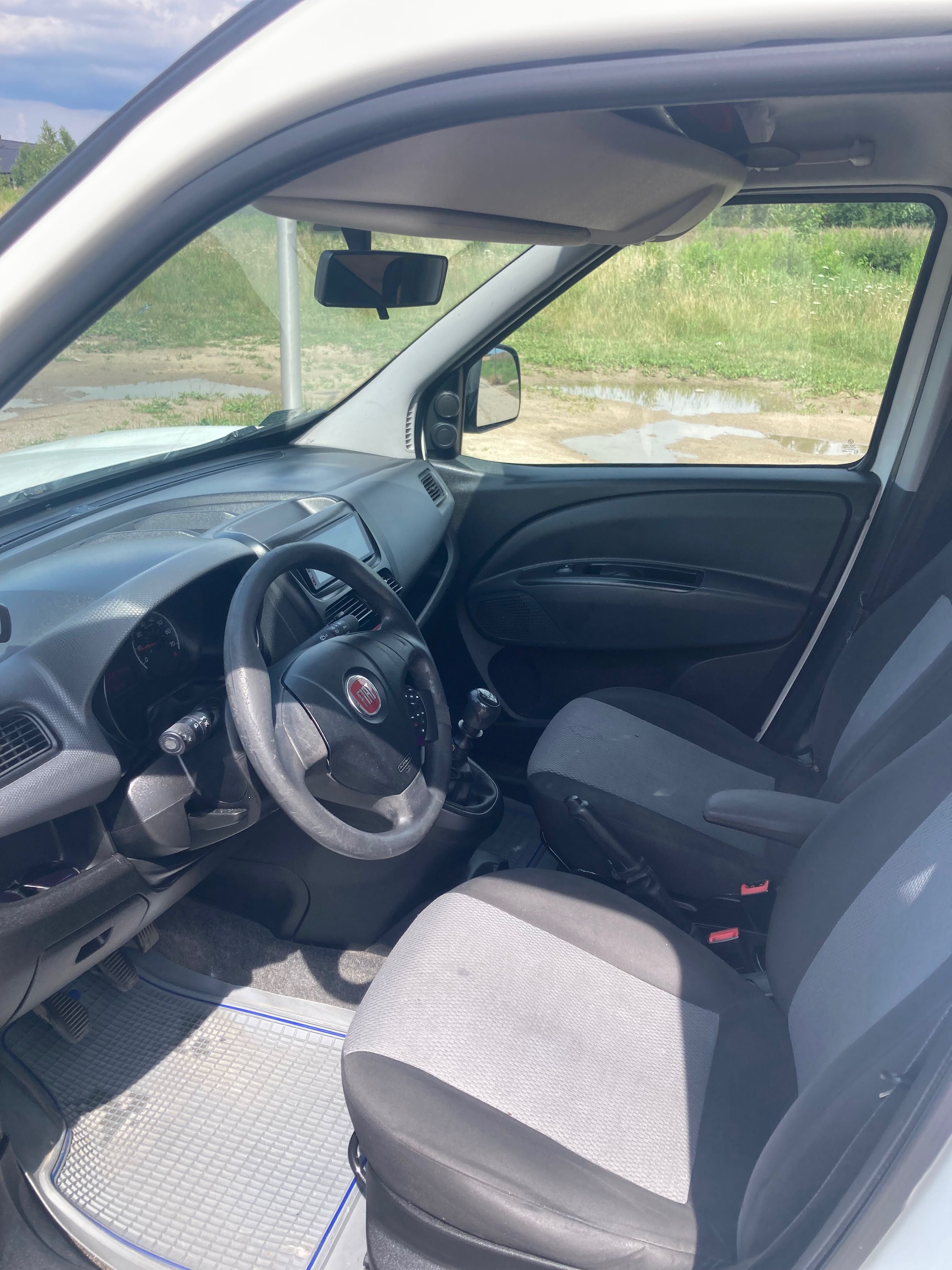 Samochód Fiat doblo