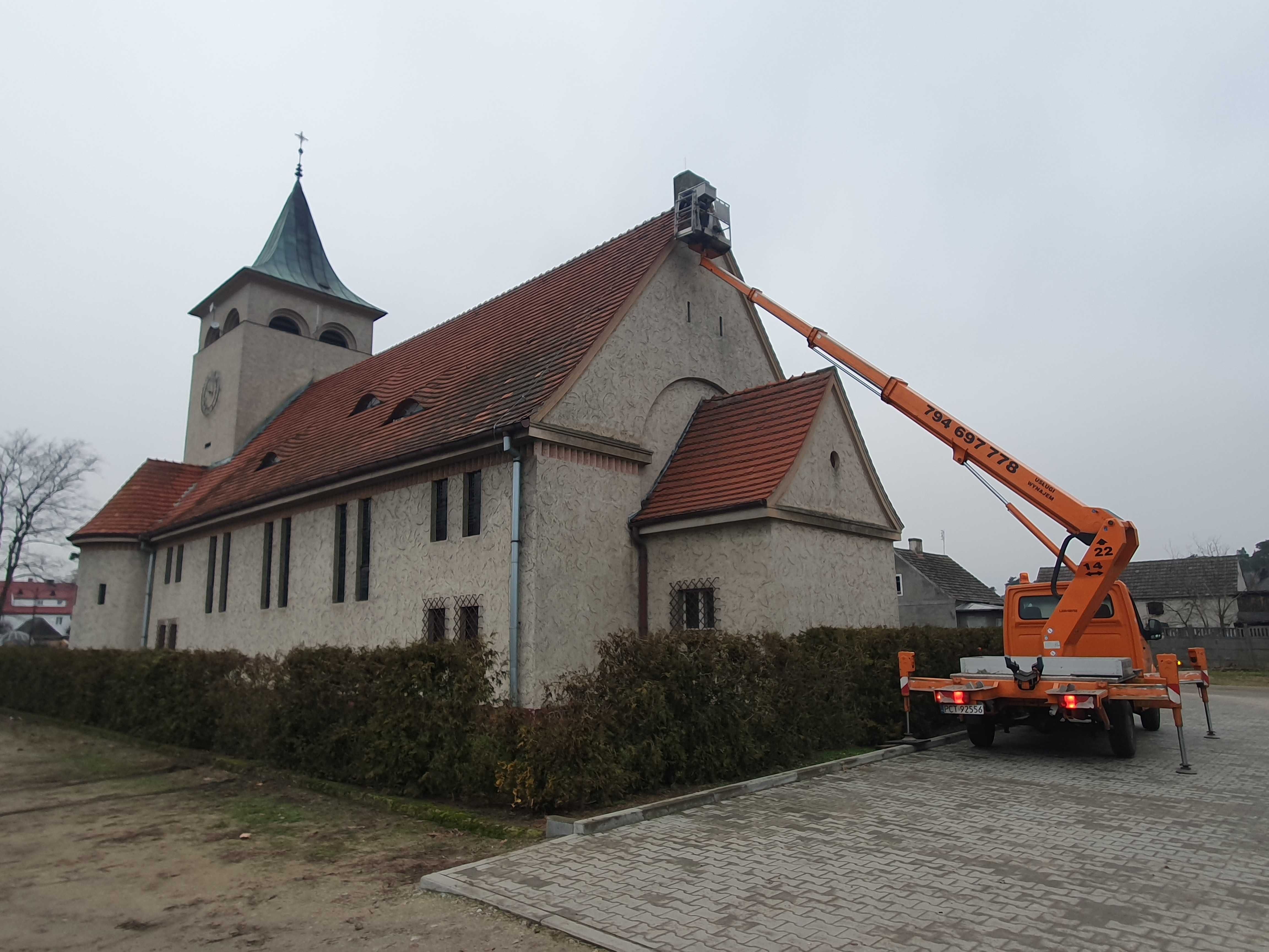 WYCINKA DRZEW ,frezowanie pni ,podnośnik koszowy 22m ,zwyżka ,rębak