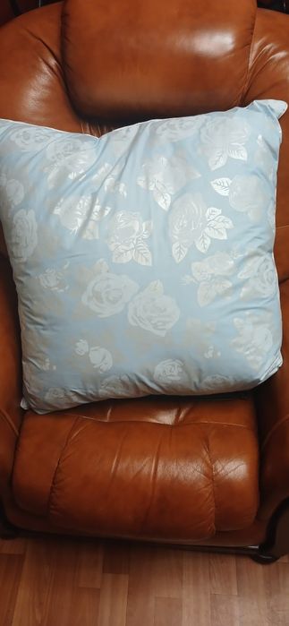 Продам подушку новую на пуху