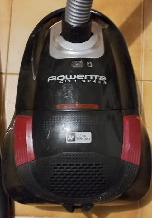 Aspirador Rowenta com boa aspiração