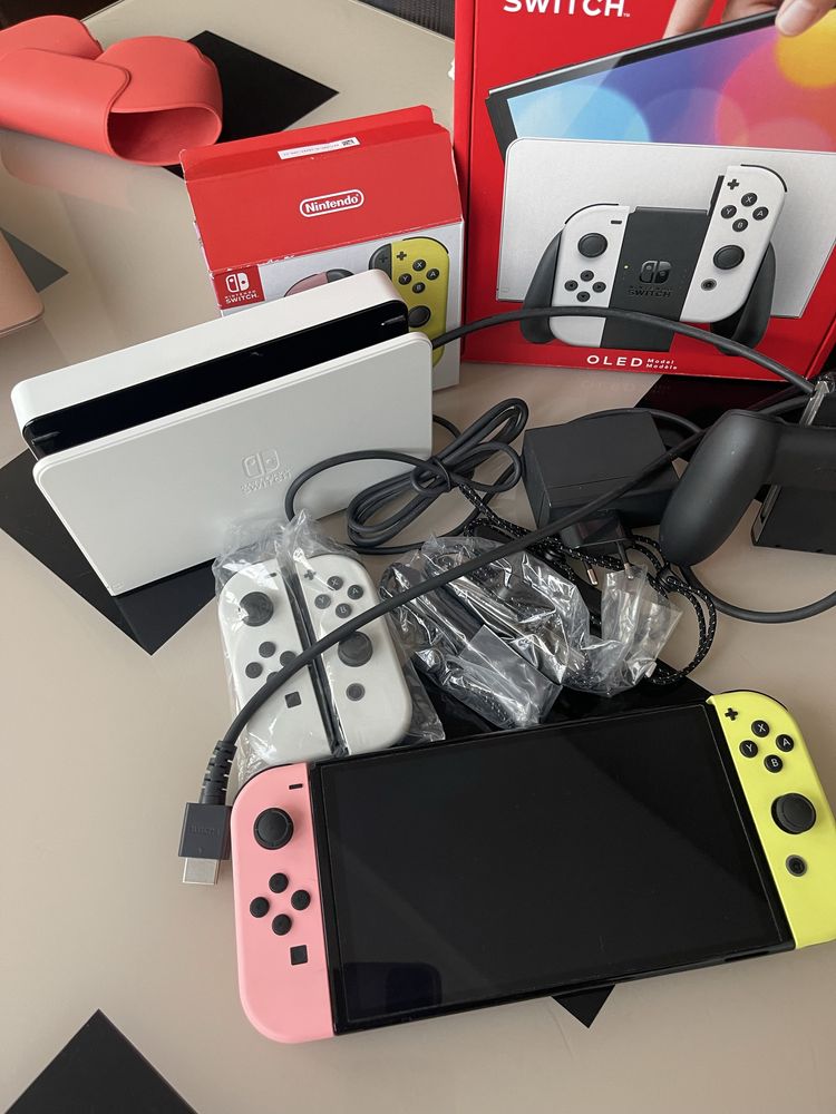 Nintendo Switch OLED + додатковий набір joy-con