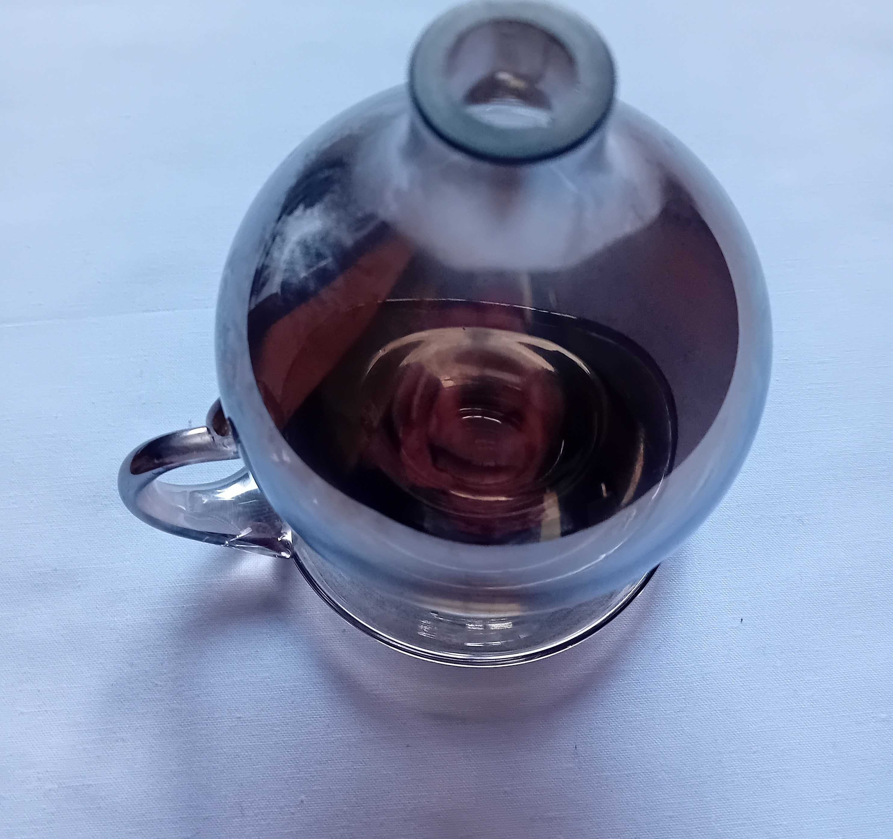 Lampka oliwna w formie kaganka, metalizowana.