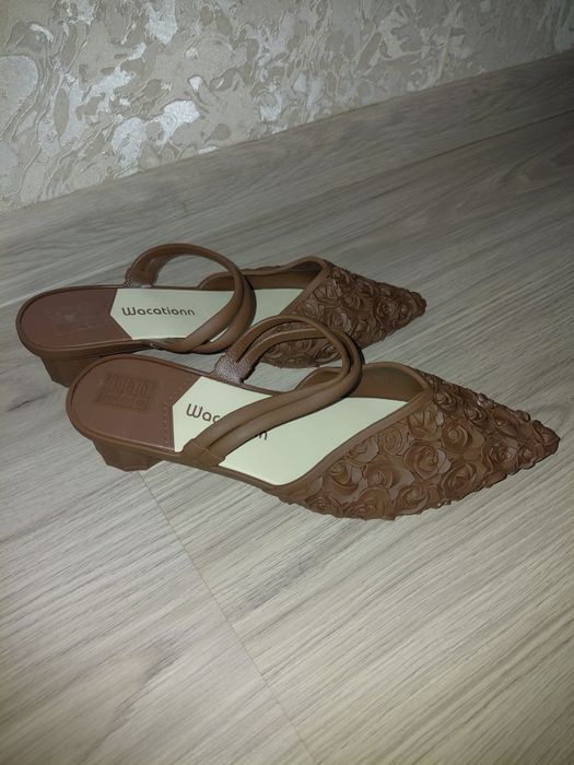 Сабо, туфлі, босоніжки