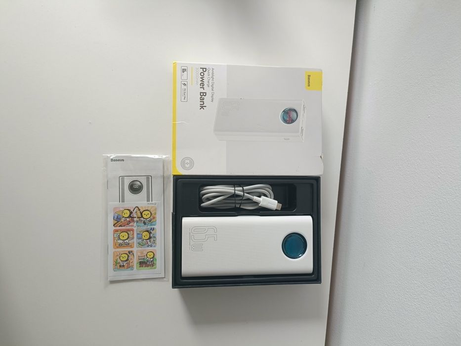 Powerbank BASEUS Amblight 30000mAh 65W
Cały komplet
