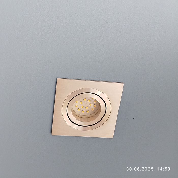 Zestaw halogenów plus żarówki LED
