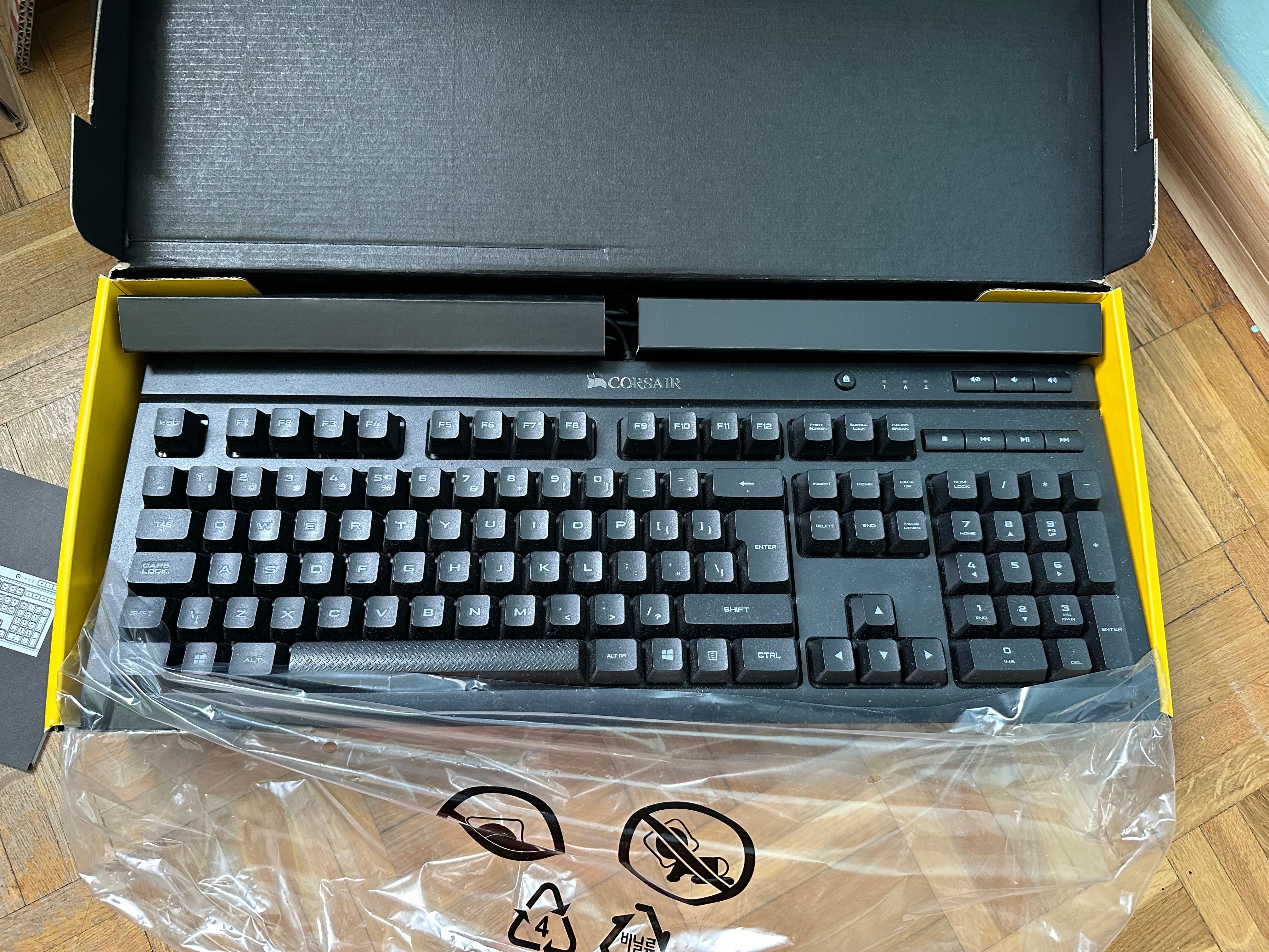 Używana klawiatura mechaniczna Corsair K66