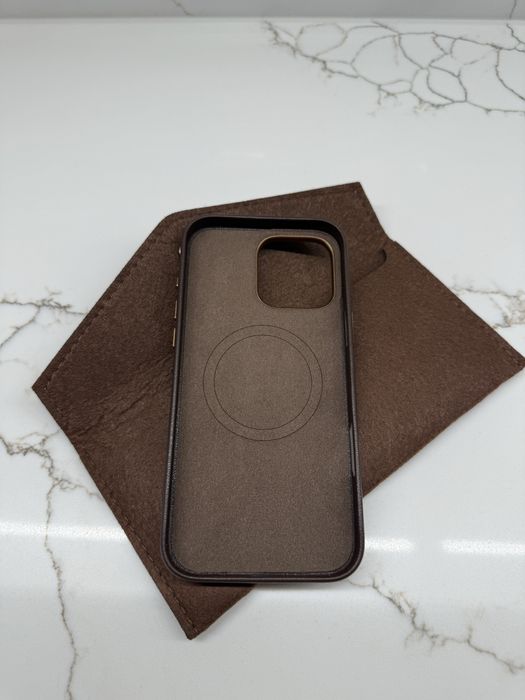 Продам шкіряний чохол для iphone 16 pro max desert titanium magic safe