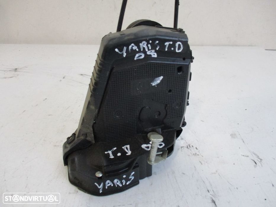 Fechadura / trinco de porta trás direito Toyota Yaris 2006 a 2012