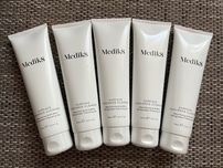 Medik8 SURFACE RADIANCE CLEANSE Відлущуючий гель з мангостином AHA/BHA