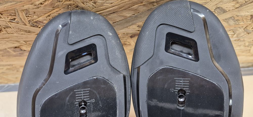 Buty rowerowe Shimano RC3 . SH-RC302 .
