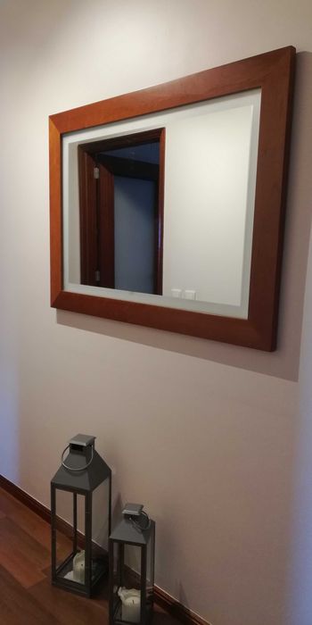 Espelho com moldura madeira cerejeira