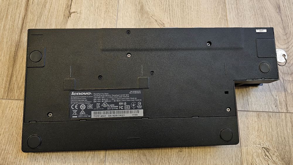 Stacja dokująca Lenovo ThinkPad Pro Dock 40A1 – używana, kluczyk!