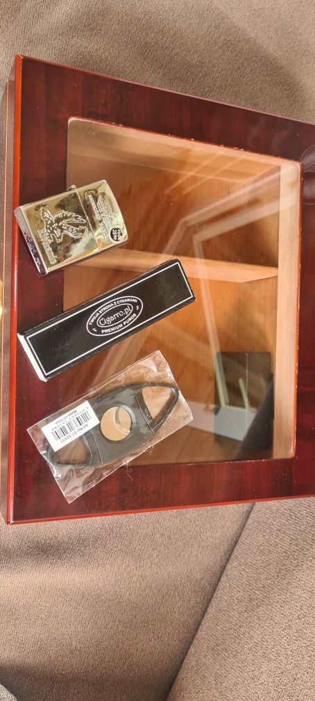Humidor na cygara plus zapalniczka Zippo i akcesoria
