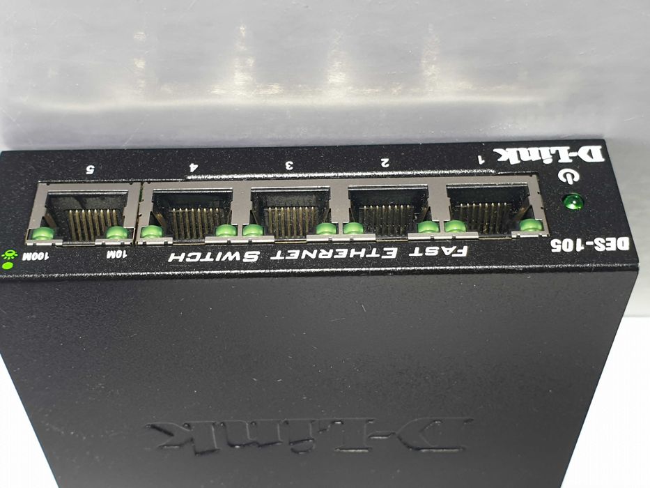Світч D Link DES 105 5port   Комутатор