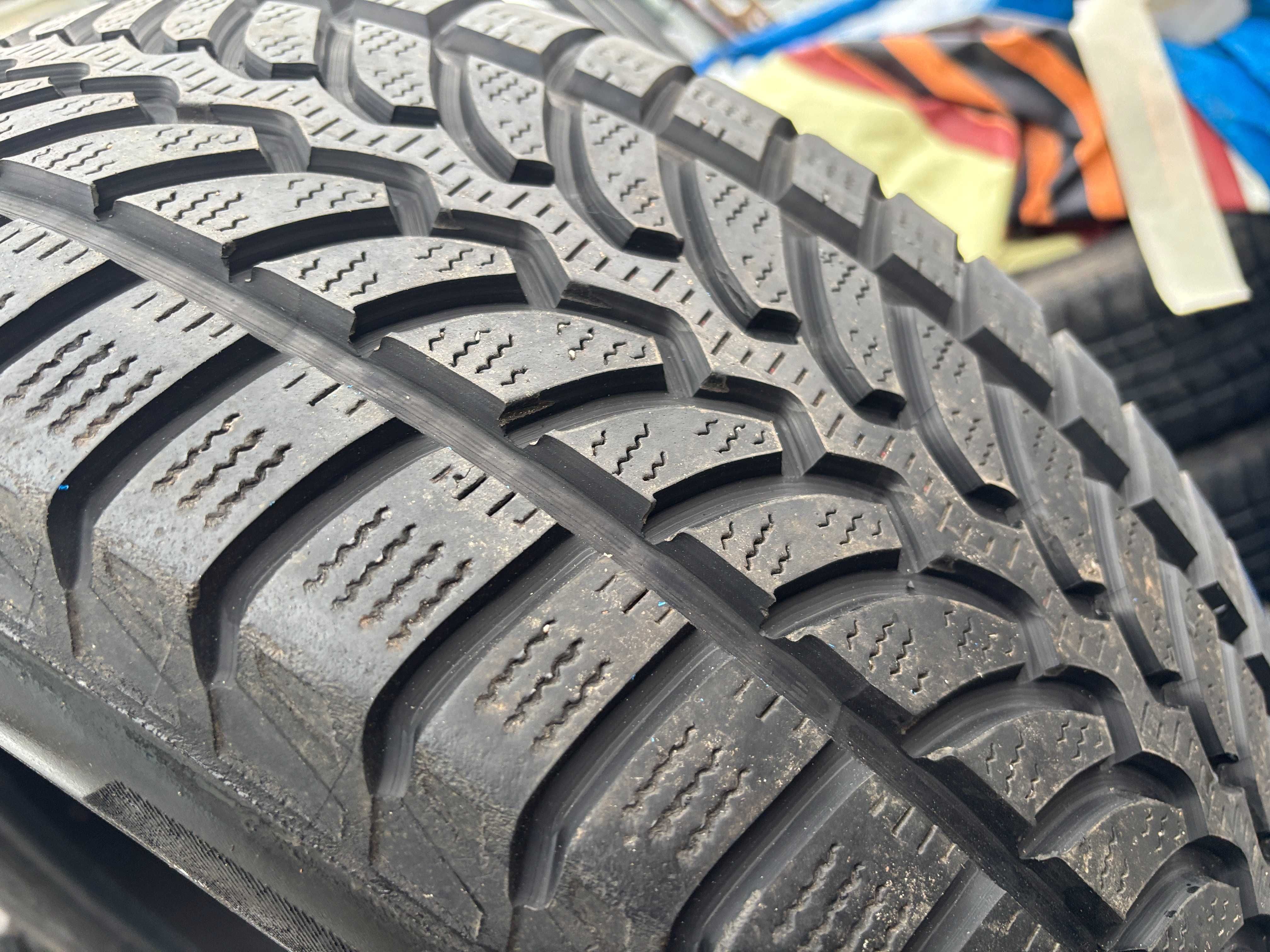 235-60-R18 BRIDGESTONE BLIZZAK 2штуки пара  резины GERMANY 2023