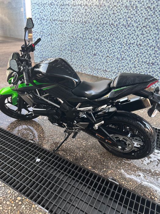 Kawasaki Z125cc como nova
