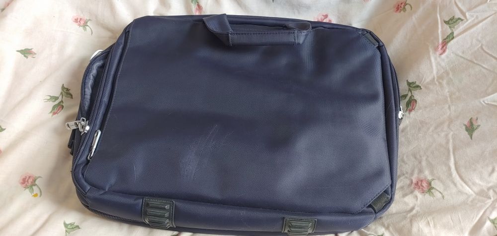 Продаеться сумка для ноутбука у гарному стані можно для документів