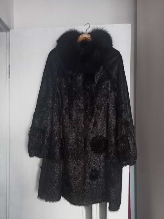 Шуба чорна середньої довжини