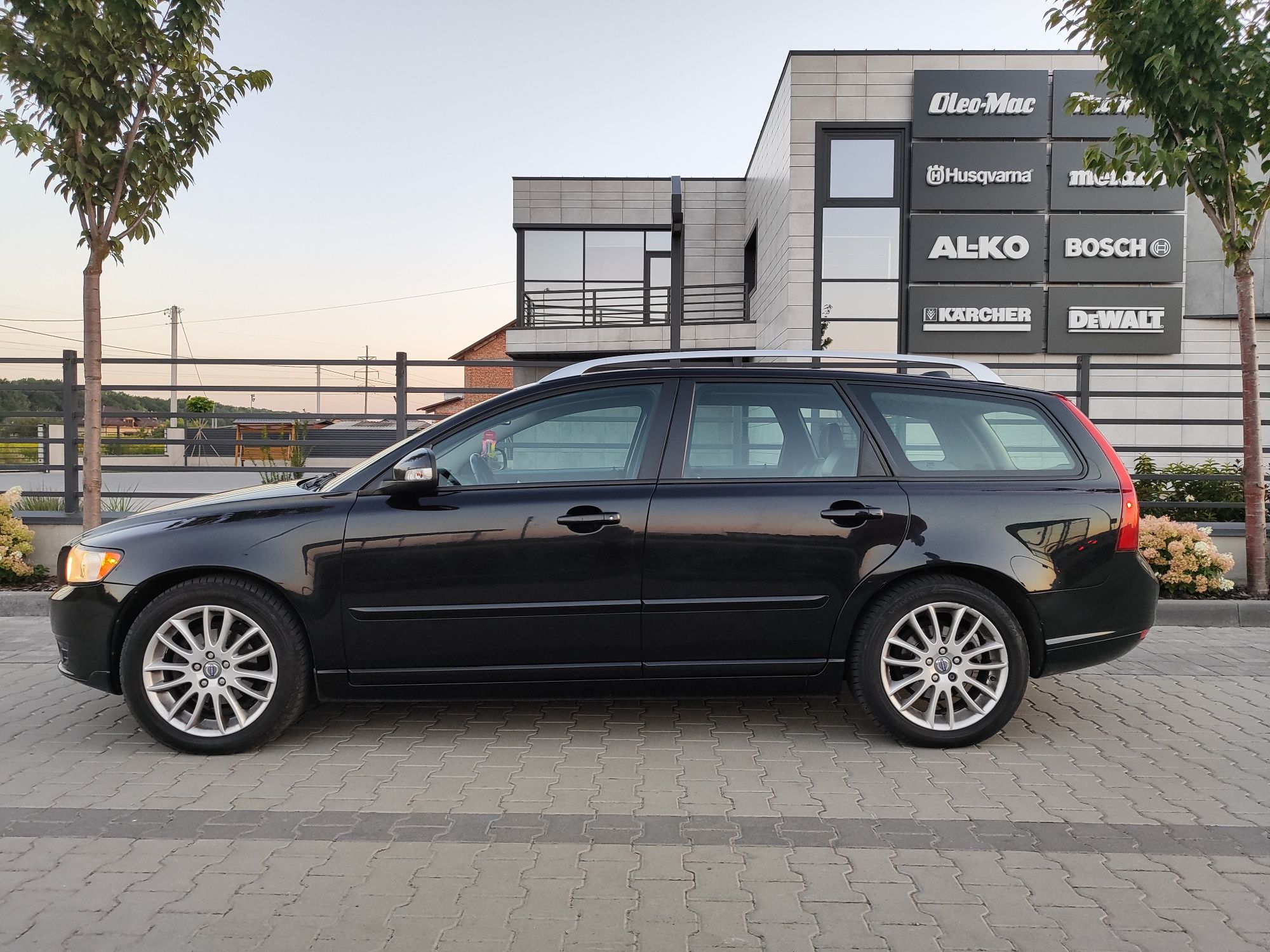 Продам  volvo v 50 1.6 d2 2012р в дуже хорошому стані.