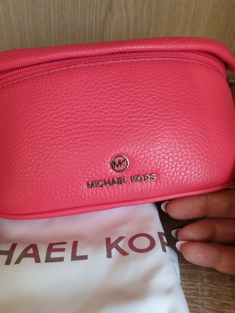 Michael kors nerka sling malinowa nowa oryginalna.skorzana. Pokrowiec