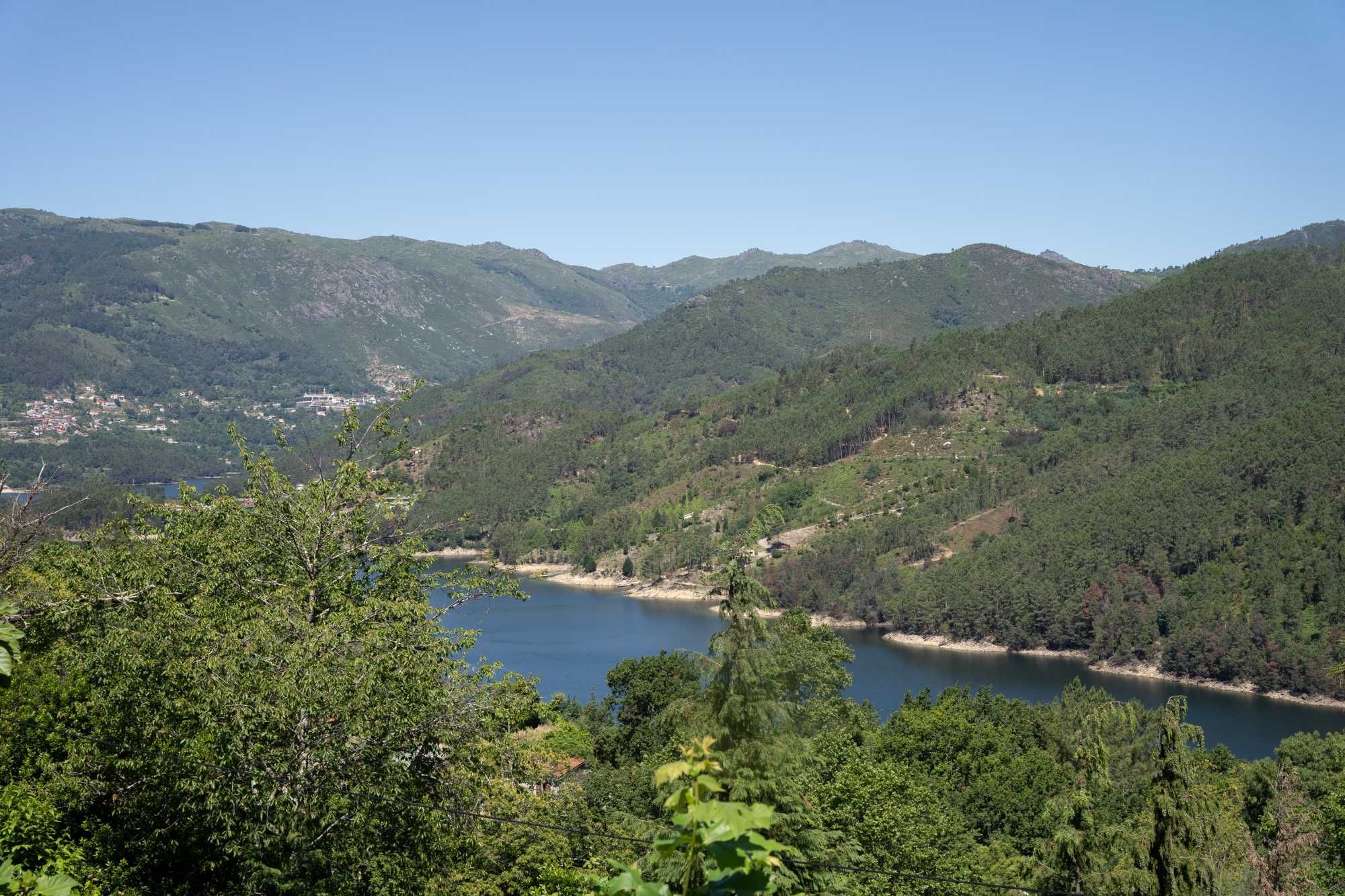 Cantinho da pedra Gerês turismo rural lindas paisagens com piscina