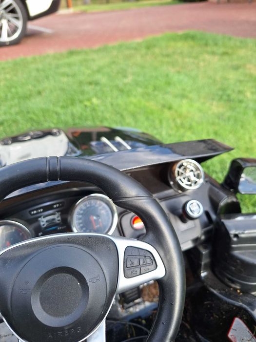Samochód elektryczny dla dzieci Mercedes Benz AMG,z pilotem,LED,muzyką