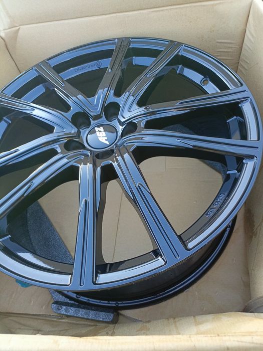 Nowe felgi aluminiowe AEZ 8jx20 5x108 et49,5 Ford Volvo