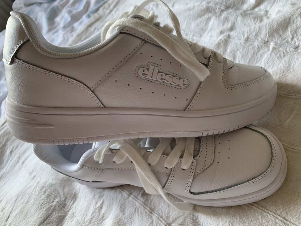 Wygodne sneakersy   ellesse skóra nowe