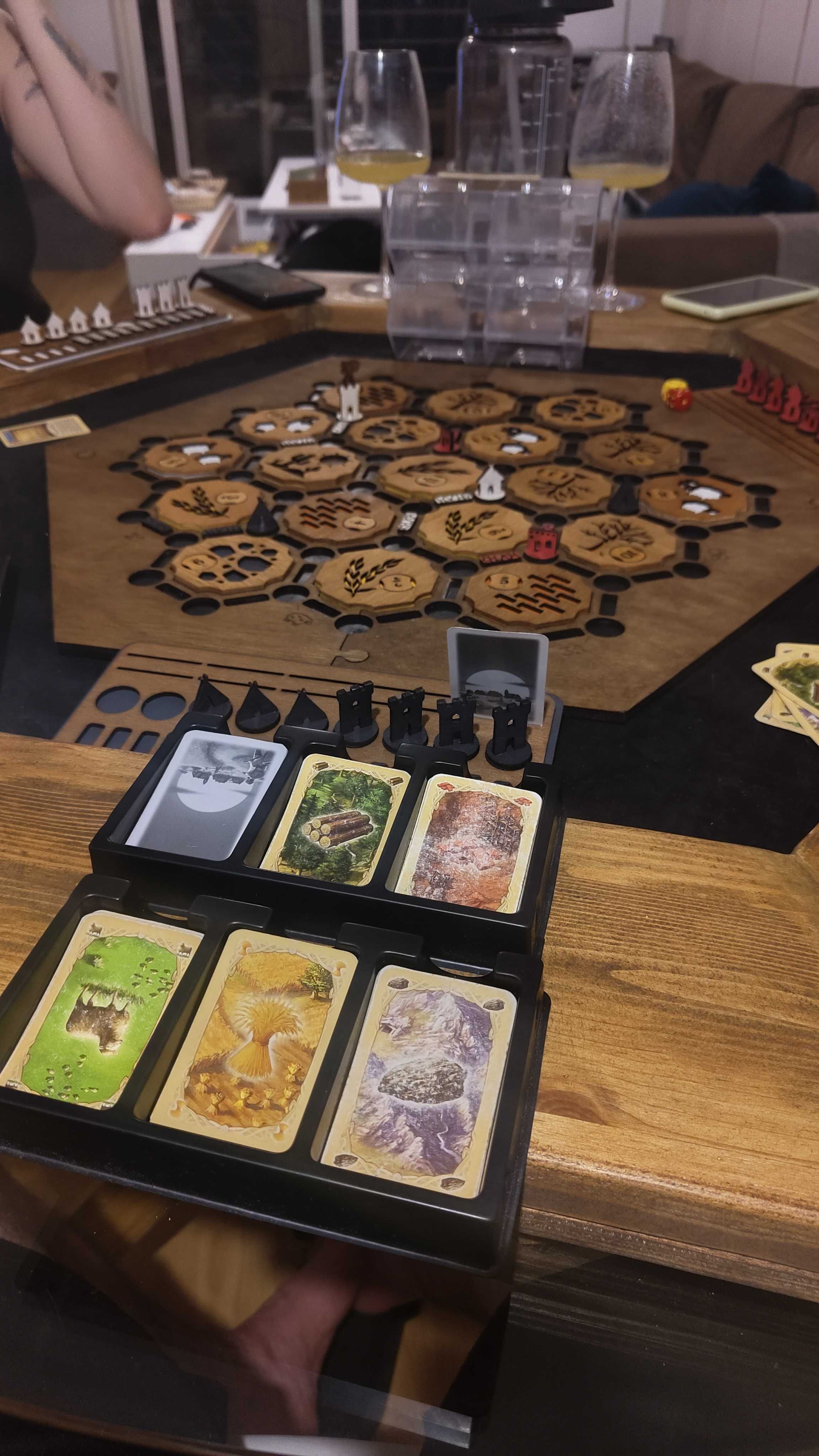 Jogo de tabuleiro Catan em madeira