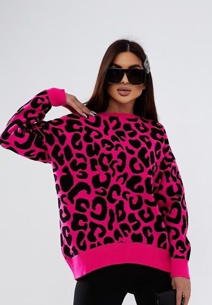 Свитер женский красивый.