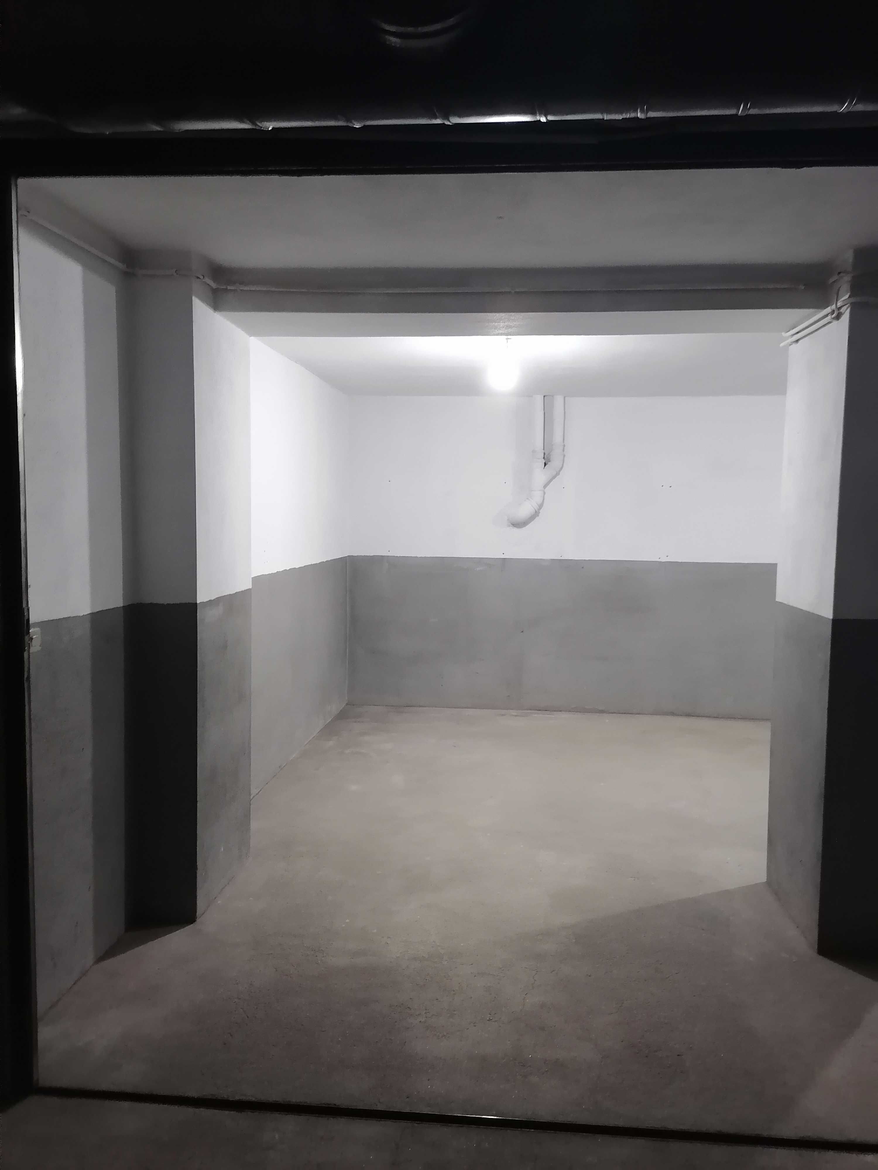 Garagem dupla fechada  box armazém devesas coimbrões Gaia