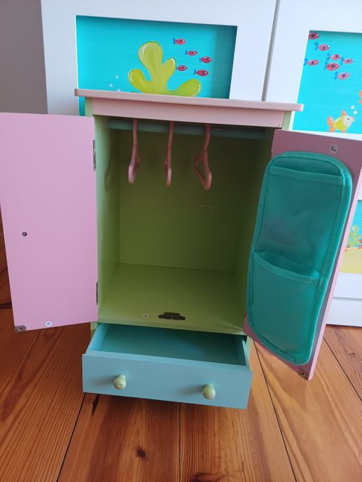 Berço e guarda-fato em madeira para boneca