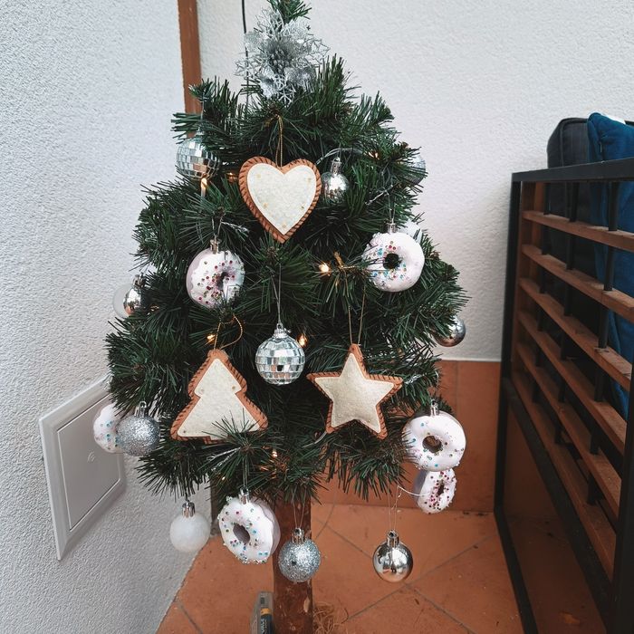 Choinka na pniu mała idealna na komodę 88 cm