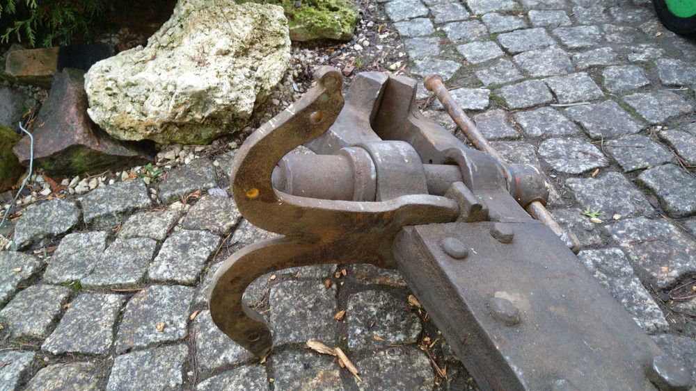 Stare niemieckie imadło kowalskie duże i ciężkie